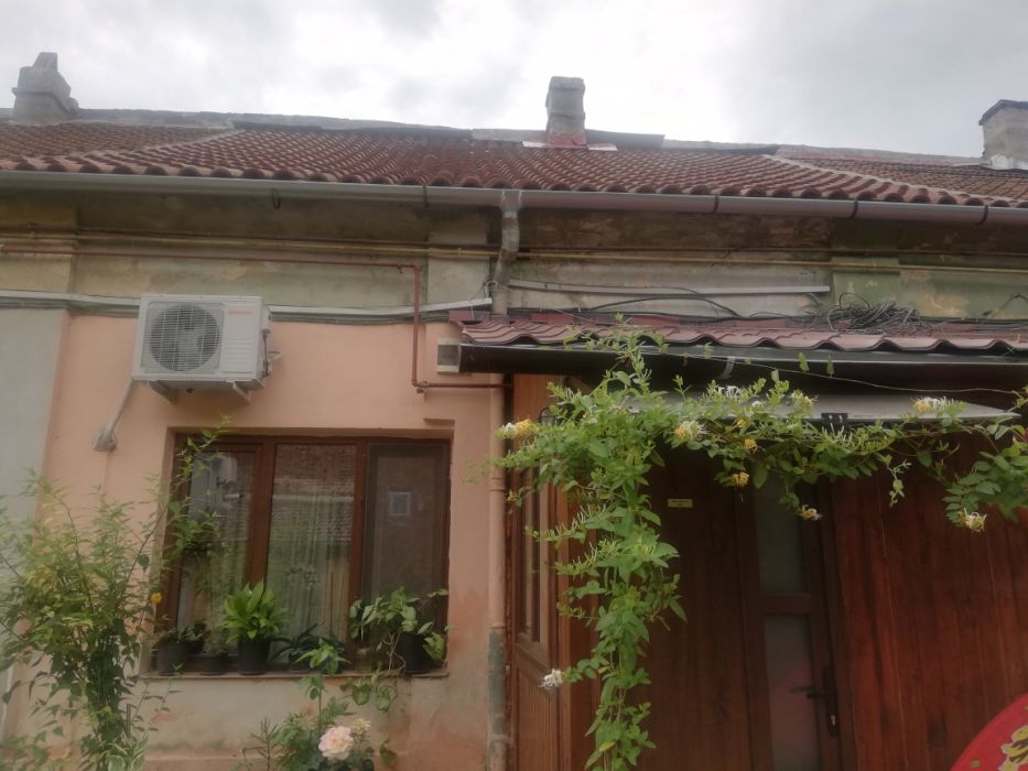 Casa mica si cocheta la curte comuna, zona Sinaia, Timisoara