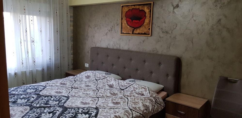 Inchiriez apartament 2 camere in regim hotelier