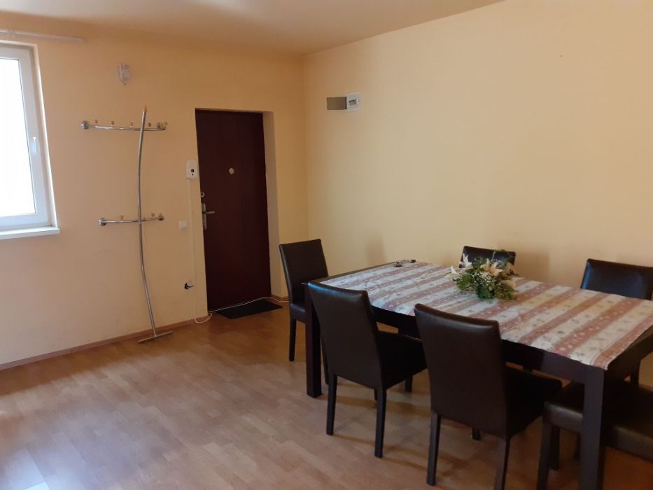 Vând apartament 3 camere în Florești